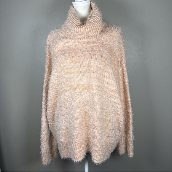 Show me your Mumu Fatima Turtleneck Sweater Size Small Pink Oversized Fuzzy Cozy - Picture 2 of 10